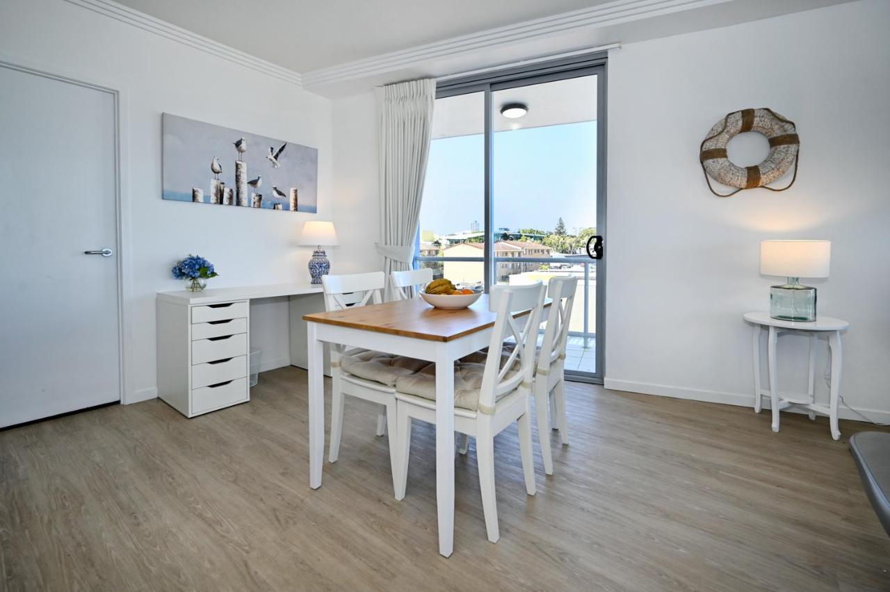 Pumicestone Blue Hotel Caloundra Bagian luar foto