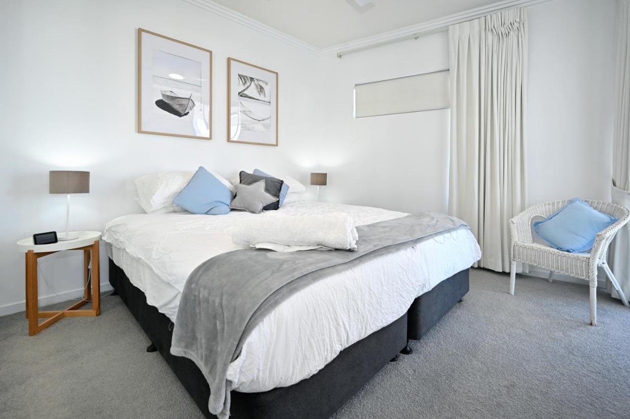 Pumicestone Blue Hotel Caloundra Bagian luar foto